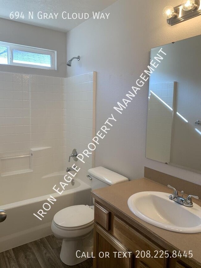 Building Photo - 694 N Gray Cloud Way