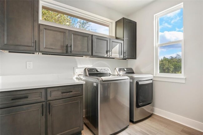 Building Photo - 300 Summit Ridge Dr N