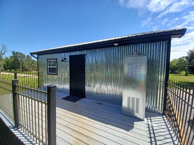 Building Photo - 10055 Batia Ave