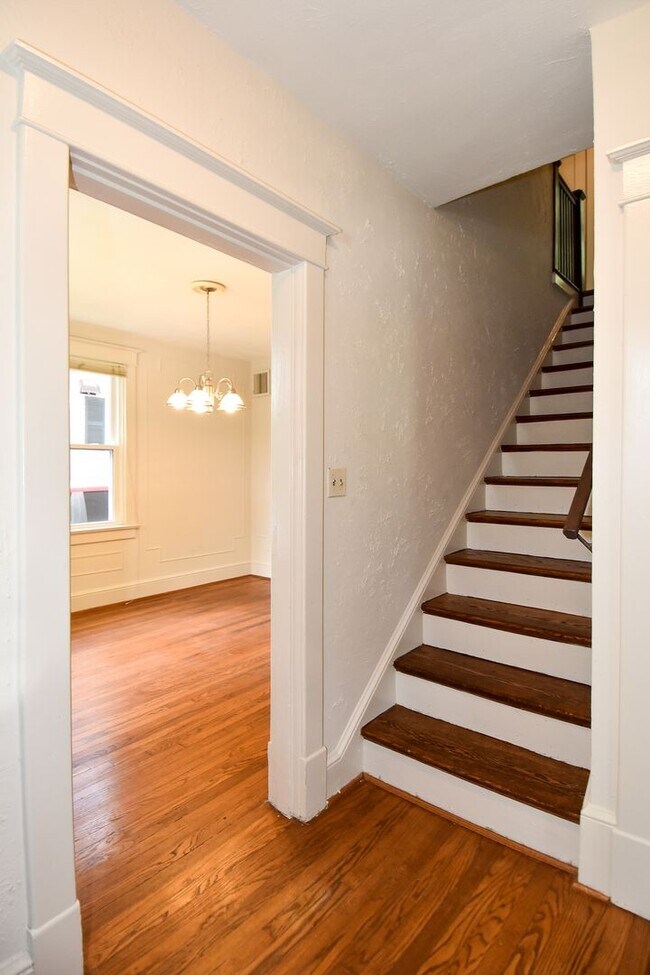 Building Photo - 633 24th St S
