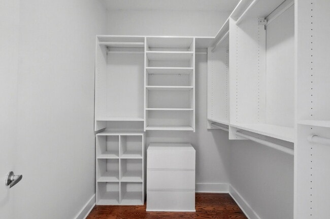 Building Photo - Modern Multi-Level 2BR Retreat with Garage Near Uptown Charlotte