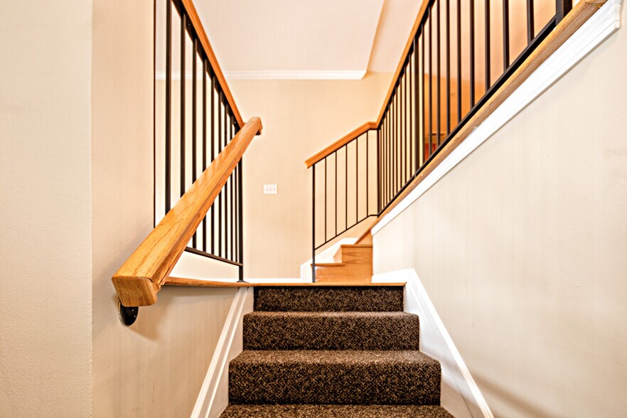 Building Photo - 4248 River Green Dr NW