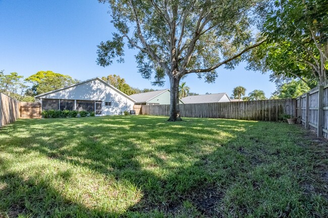 Building Photo - Fully Renovated 3 Bedroom Home on Quiet Cu...