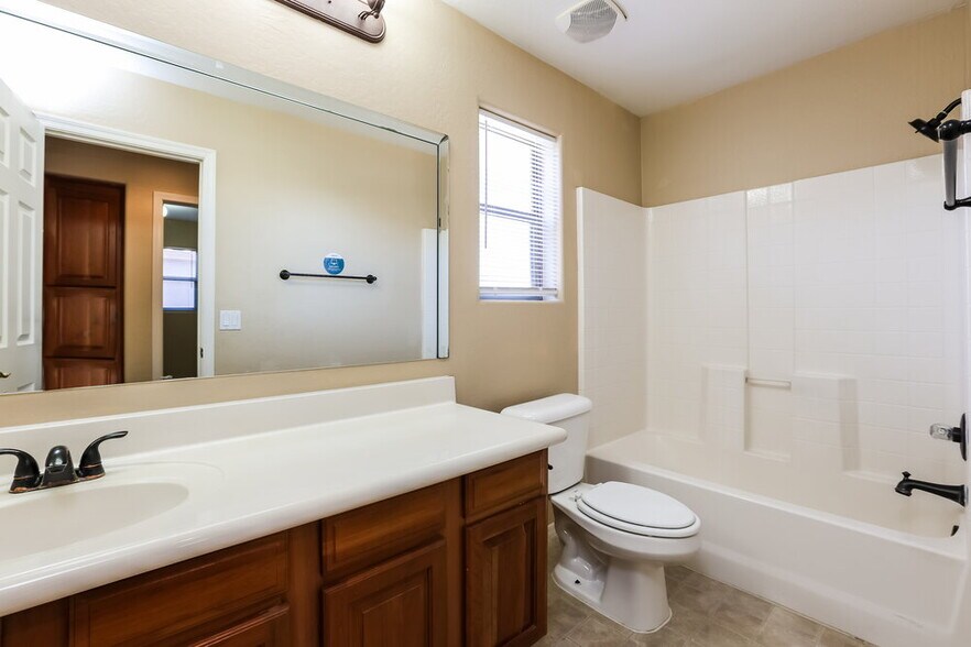 Building Photo - 9383 W Cordes Rd