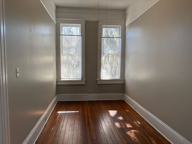 Building Photo - Beautiful Downtown Apartment