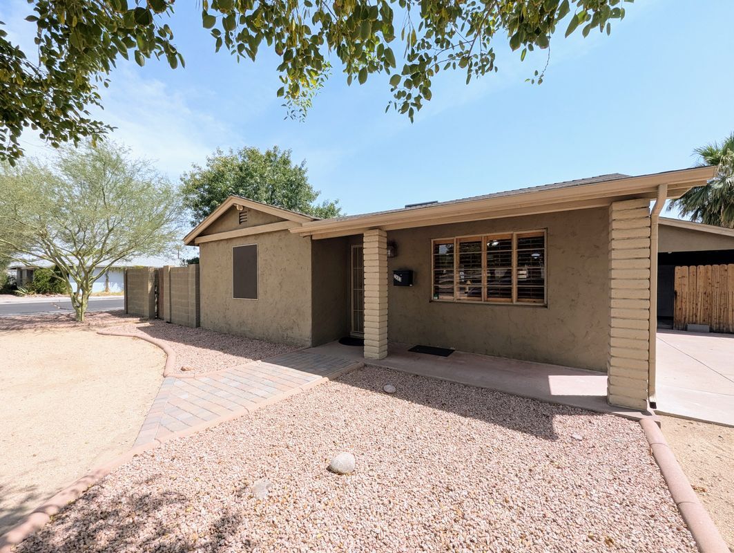 Building Photo - 2443 E Earll Dr