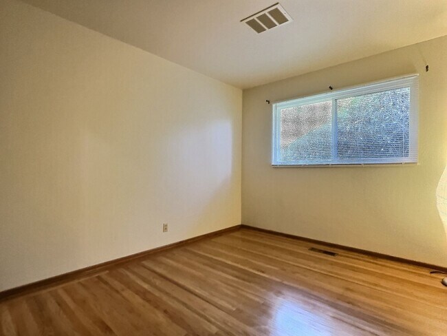 Building Photo - 6BD/3BA – Spacious West San Jose home near...