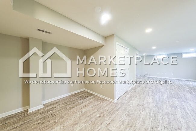 Building Photo - 10056 Meadowvista Ct