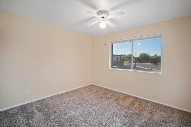 Building Photo - 4515 W Shaw Butte Dr