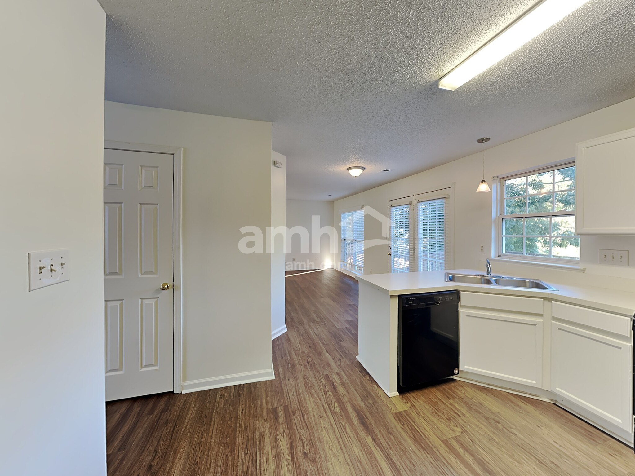 Building Photo - 949 Milkwood Ln