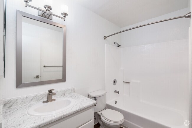 2BR, 2BA - 925SF - The Lucci