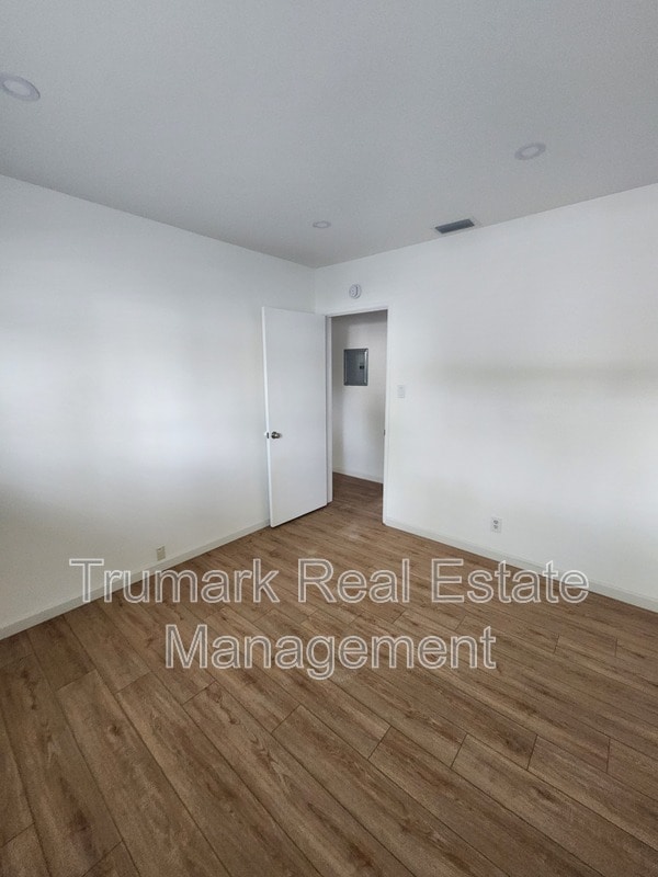 Building Photo - 1835 Lake St