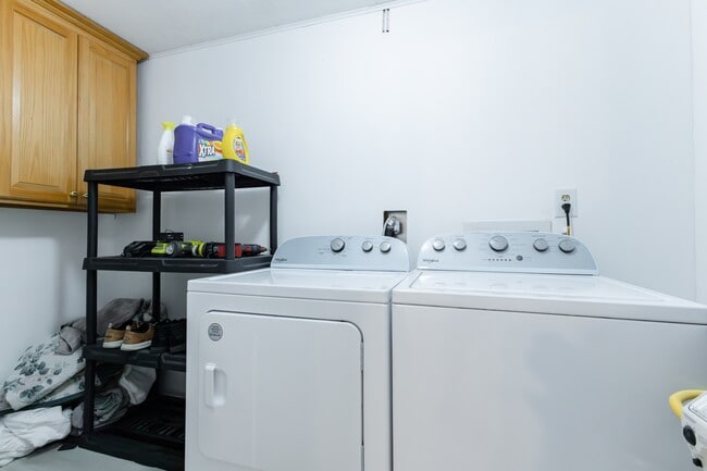 Building Photo - 617 Wisteria Rd