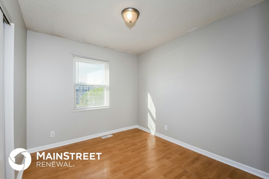 Building Photo - 1716 Springhill Dr