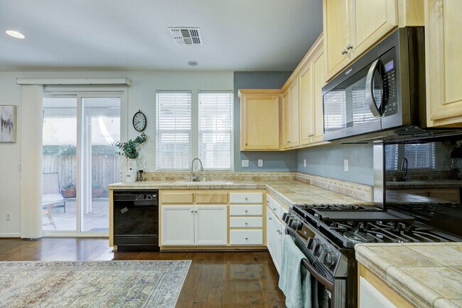 Building Photo - Experience the Best of Lincoln Crossing Li...