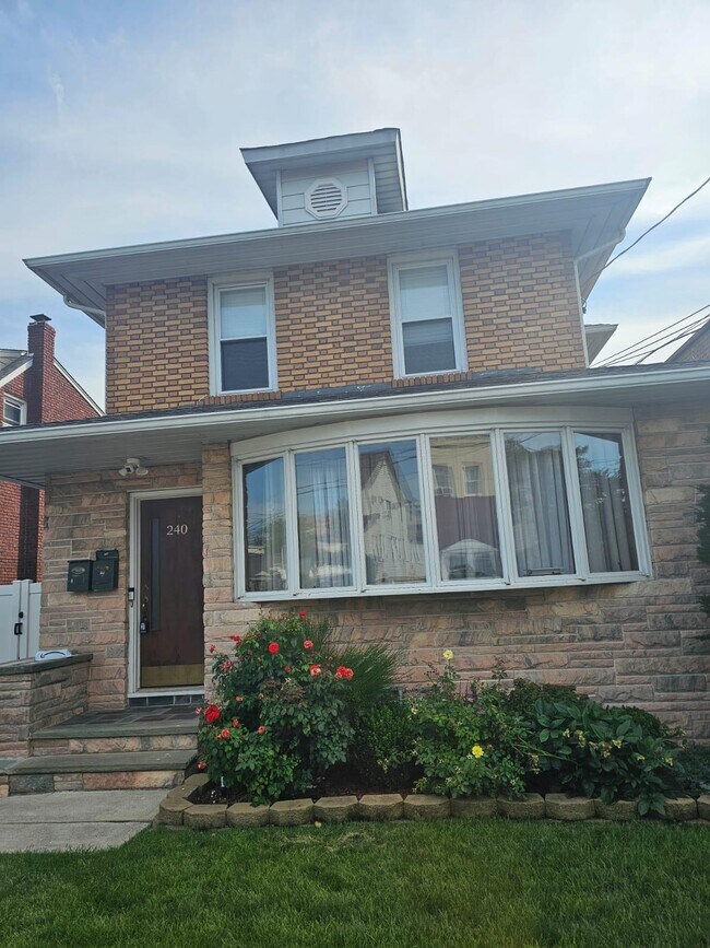 Primary Photo - 240 Copeland Ave
