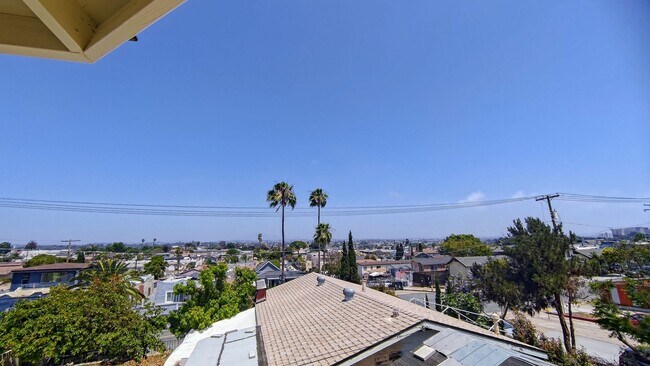 Building Photo - Newly Remodeled 3 Bedroom 2 Bath with Swee...