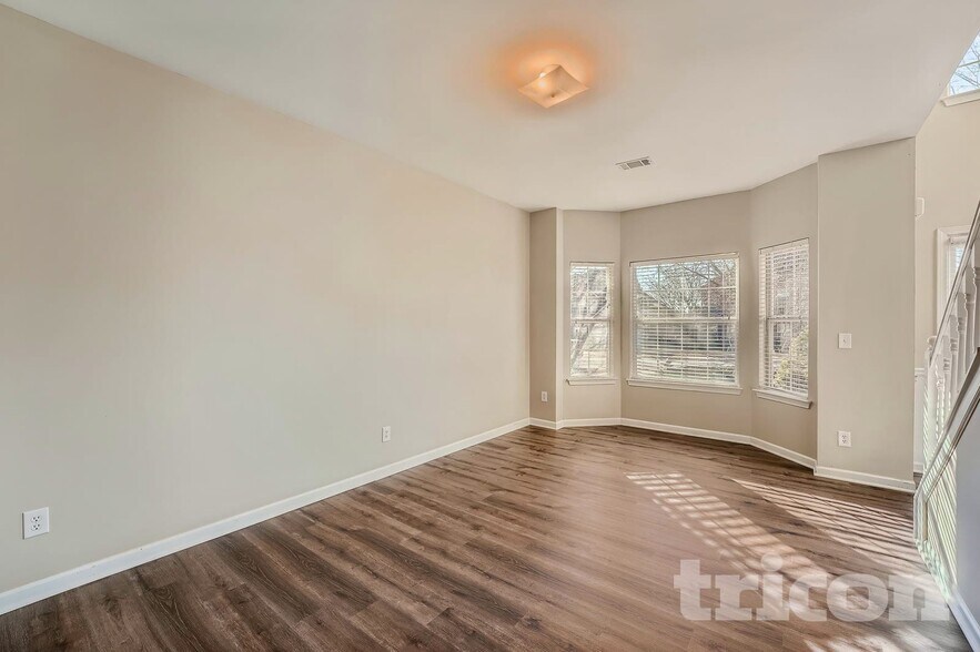 Building Photo - 5190 Hopewell Manor Dr