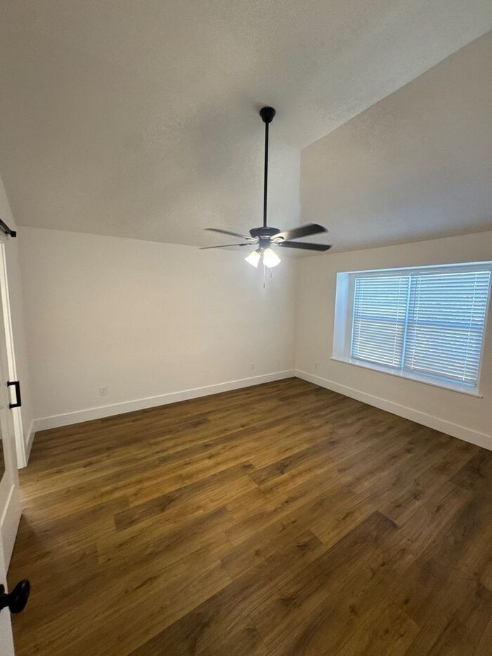 Building Photo - 14306 Vandever St