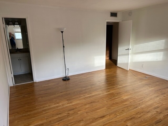 Building Photo - 231 Jacaranda Dr