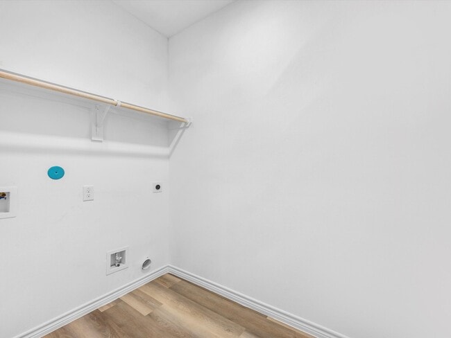 Building Photo - 1317 W Bell St