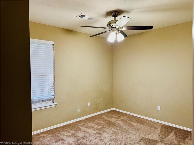 Building Photo - 6604 Huntington Ct