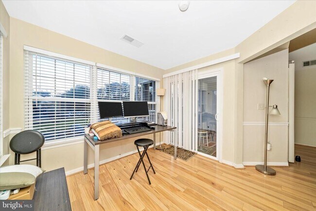 Building Photo - 6520 Lake Park Dr