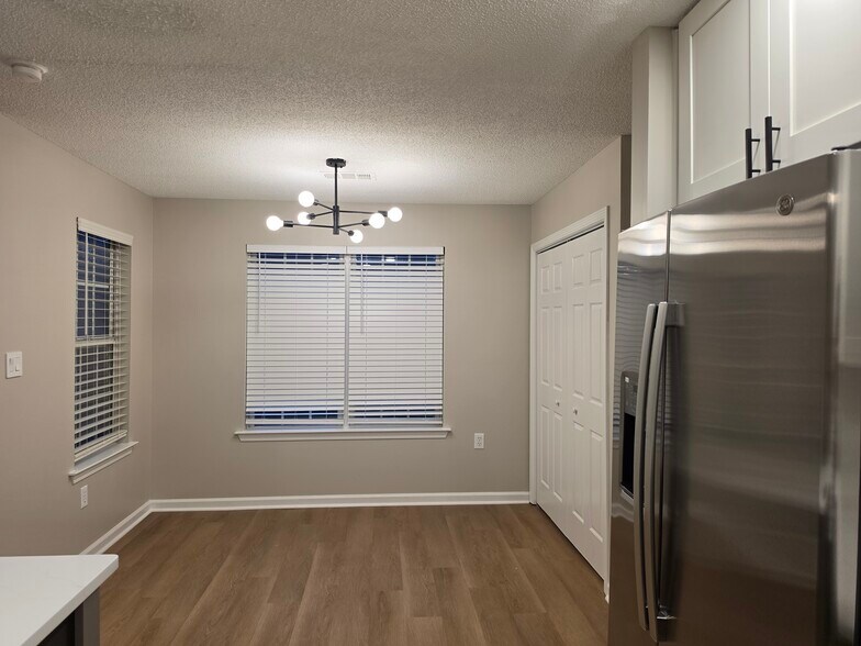 Building Photo - 140 Halo Trce