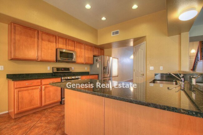 Building Photo - Large 5 Bedroom in Star Valley