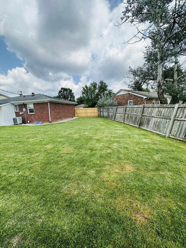 Building Photo - 3669 Sundart Dr