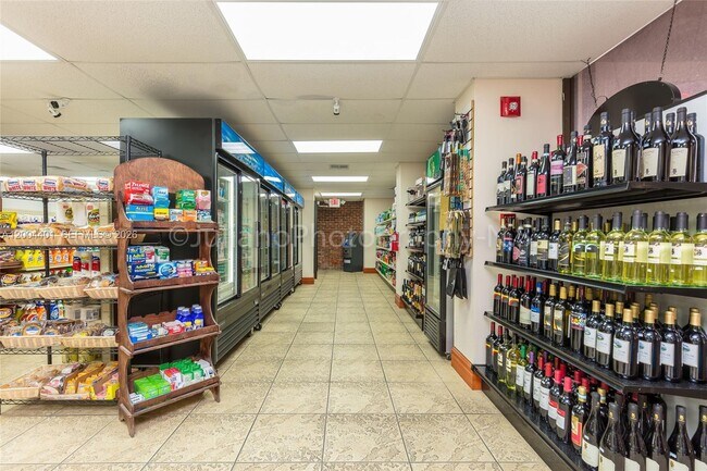 Building Photo - 6039 Collins Ave