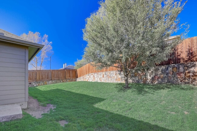 Building Photo - 5800 Silver Screen Dr