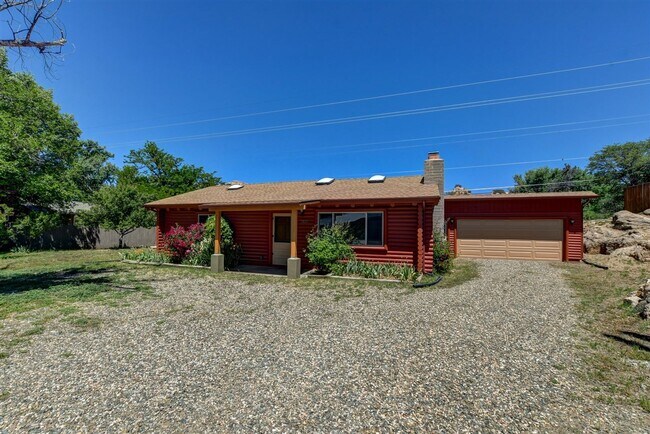 Building Photo - Nestled In the Granite Dells!