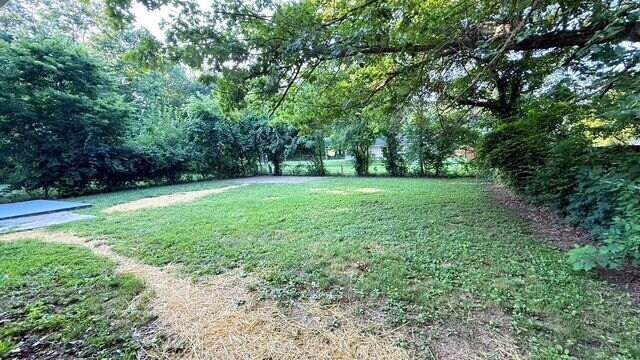Building Photo - EAST SIDE 3 BEDROOM RANCH AVAILABLE NOW!