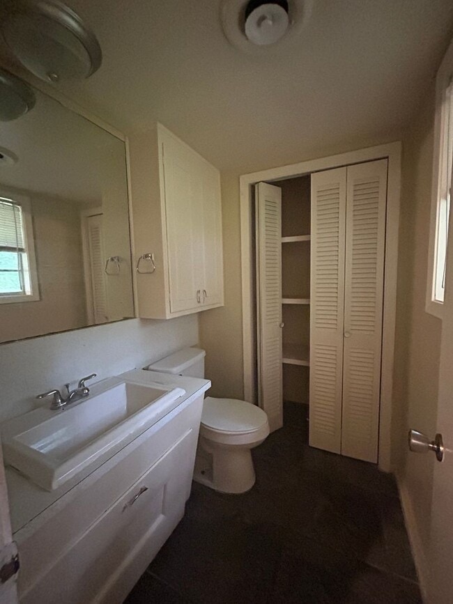 Building Photo - 644 Queen Julianna  Lane