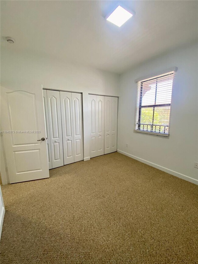 Building Photo - 9604 Town Parc Cir N