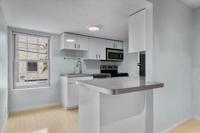 Building Photo - Prime 2 Bed 1 Bath in 78704 Near Downtown Austin