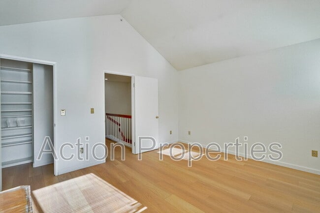 Building Photo - 409 Hillwood Ct