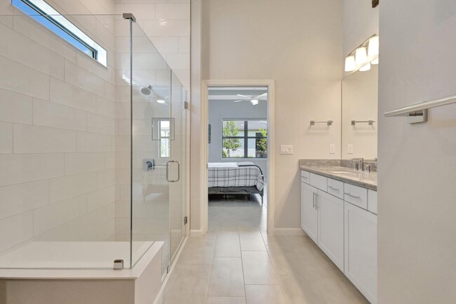 Building Photo - 357 SE Filoli Dr