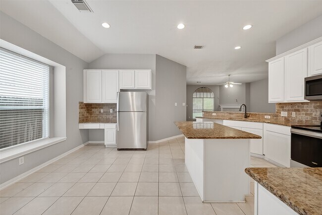 Building Photo - 23719 River Pl Dr