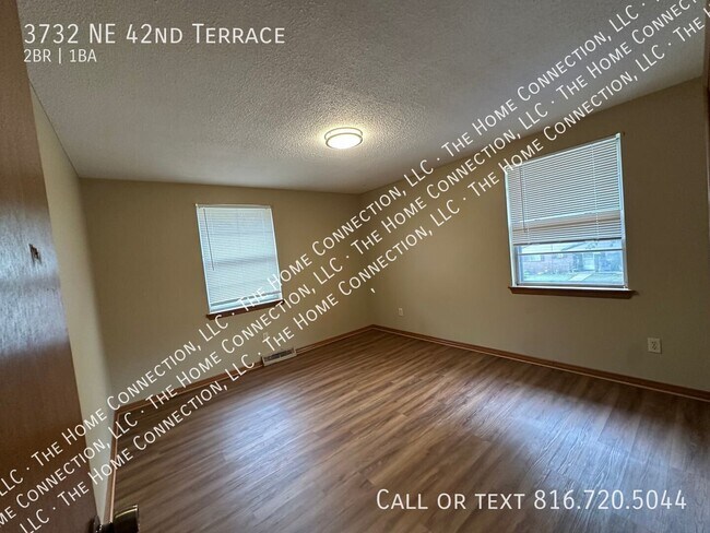 Building Photo - 3732 NE 42nd Terrace