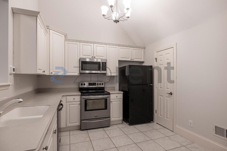 Building Photo - 2801 Spreading Oaks Dr NW