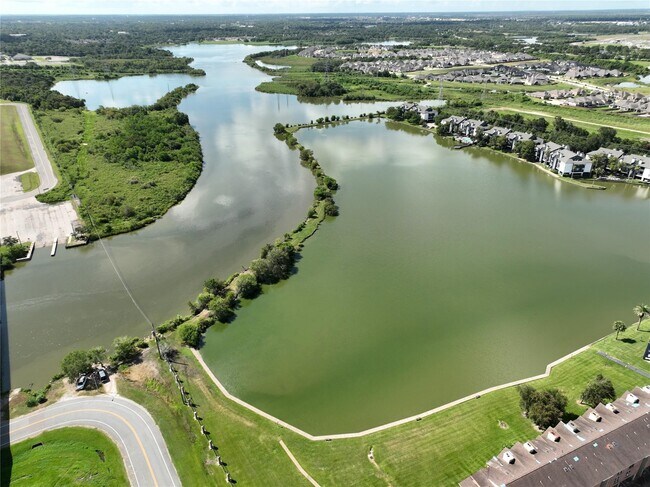 Building Photo - 18800 Egret Bay Blvd