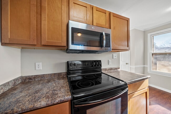 Building Photo - 7404 N Thorncliff Pl