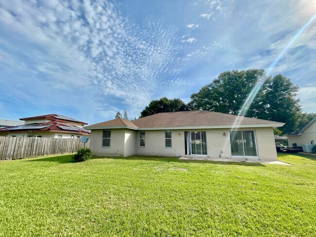 Building Photo - Cute 4/2 EAST Orlando Home in Wedgefield!