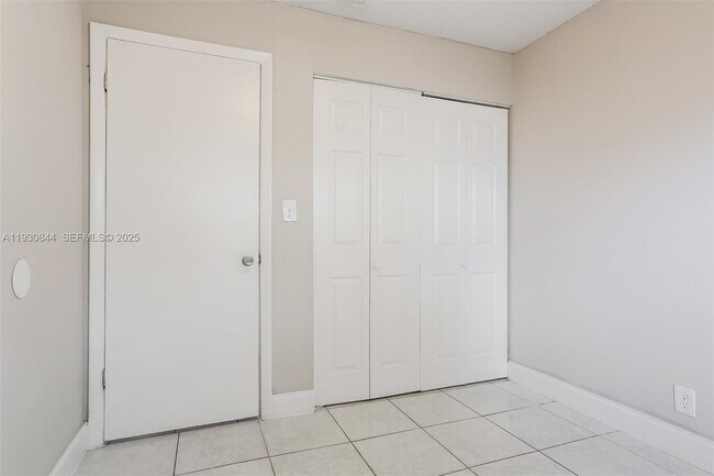 Building Photo - 707 SW 74th Ave