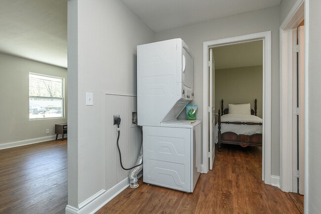 Building Photo - NEWLY RENOVATED 2 bedroom, 1 bathroom at Gilbert Townes