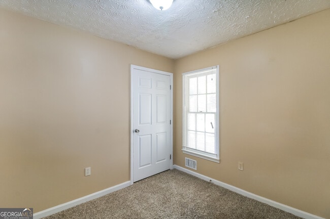 Building Photo - 837 Hemingway Rd
