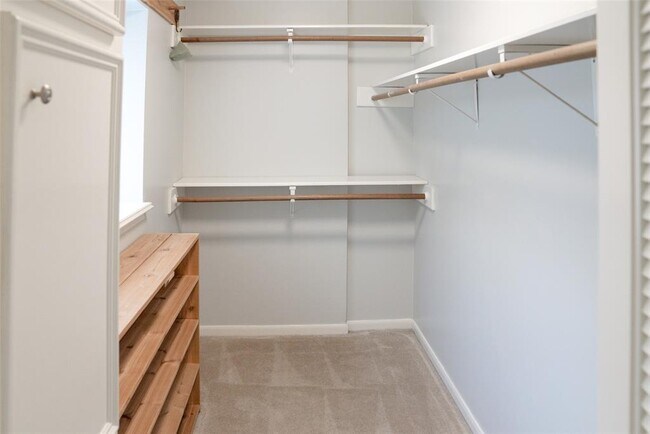 Building Photo - 16611 Brenton Oaks Dr