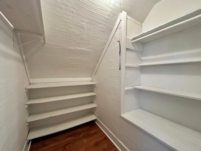 Building Photo - 46 Elm St